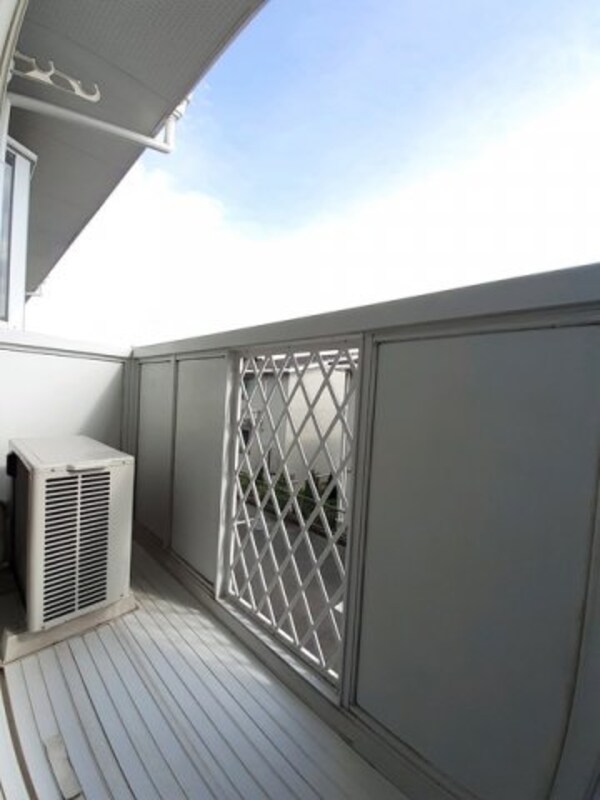 バルコニー(暖かな日差しのふりそそぐバルコニー)