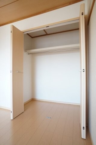 物件内観写真16　(便利な収納スペースです)