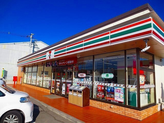 物件外観写真3　(セブンイレブンまで600m)