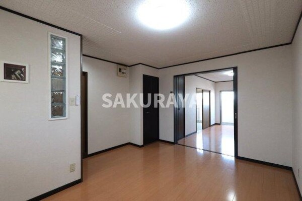 居室(ダイニング。2025年4月撮影。)