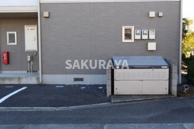 物件内観写真6　(敷地内ゴミステーション)