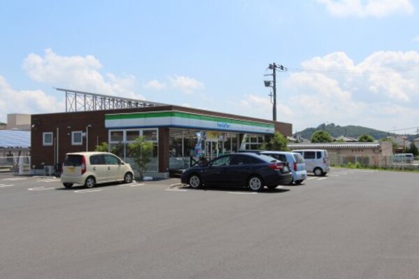 周辺環境(ファミリーマート 足利今福町店 646m)