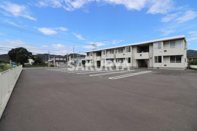 物件外観写真1　(現況と異なる場合があります。)