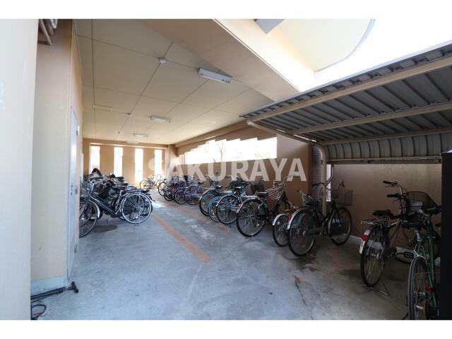 物件内観写真5　(駐輪場)