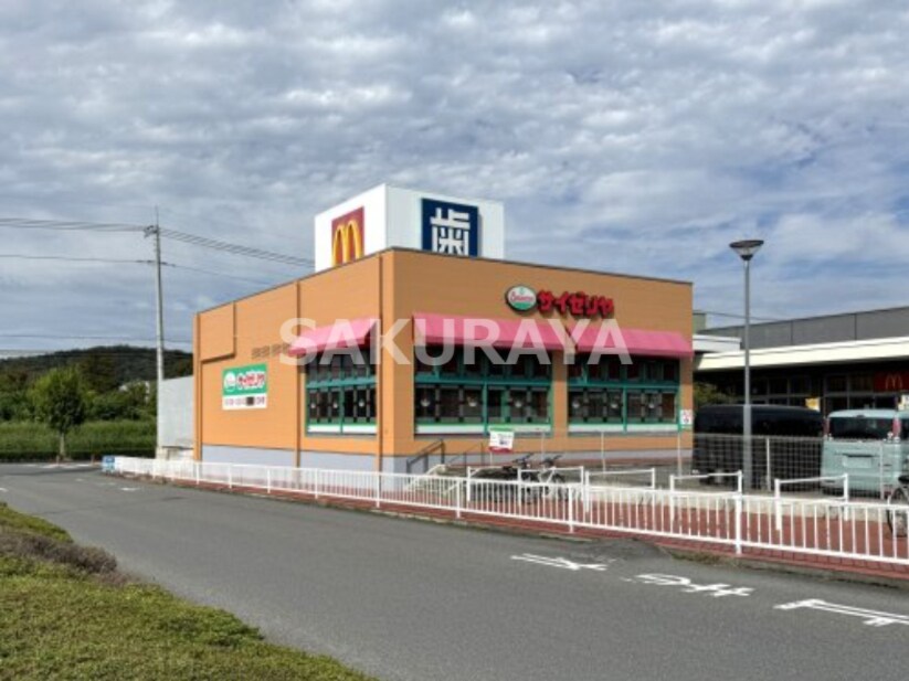 物件内観写真12　(サイゼリヤ アシコタウンあしかが店 1771m)