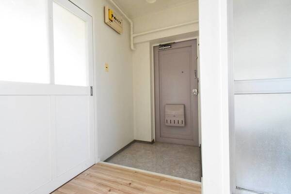 玄関(ビレッジハウスの同一物件・同一タイプの間取りの写真です)