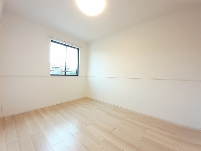 物件内観写真12　(内装は落ち着いています)