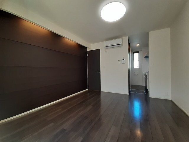 物件内観写真9　(ゆったりとした居間です)