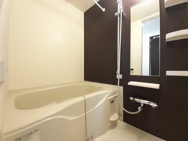 物件内観写真11　(コンパクトで使いやすいお風呂です)