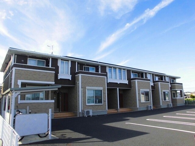 物件外観写真1　(外観は落ち着いています)