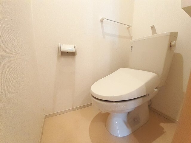 物件内観写真16　(シンプルで使いやすいトイレです)