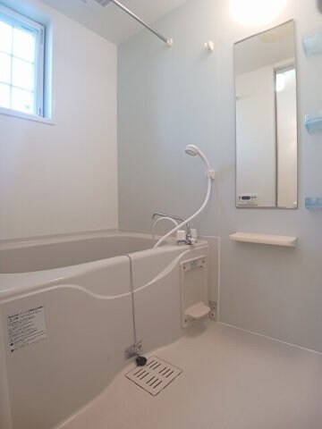 物件内観写真13　(コンパクトで使いやすいお風呂です)