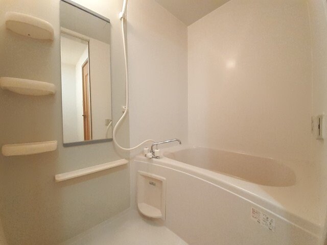 物件内観写真11　(きれいなお風呂です)