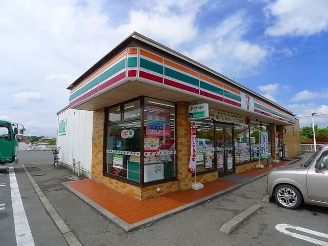 物件外観写真8　(セブンイレブン太田市市場町店まで650m)
