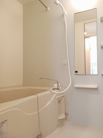 物件内観写真13　(日々の疲れを癒すお風呂付です)