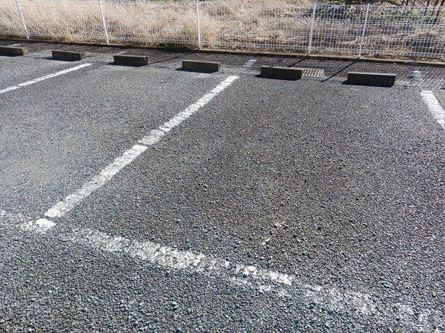 物件外観写真2　(駐車場があります)