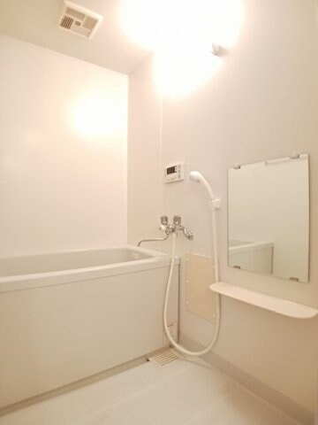 物件内観写真13　(ゆったり過ごせるお風呂です)