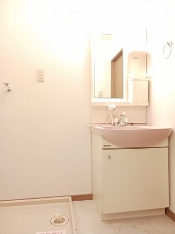 物件内観写真14　(広い洗面スペース)