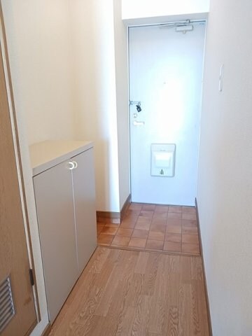 物件内観写真15　(明るい玄関です)