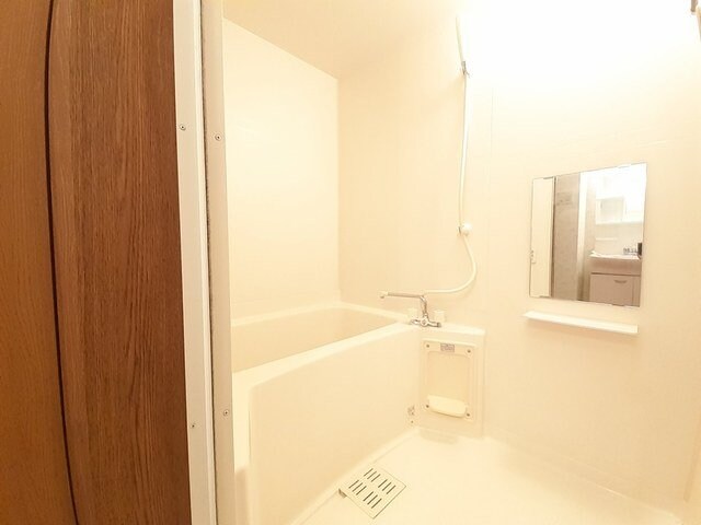 物件内観写真11　(コンパクトで使いやすいお風呂です)