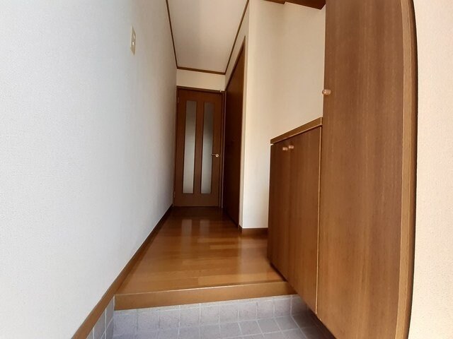 物件内観写真14　(明るい玄関です)