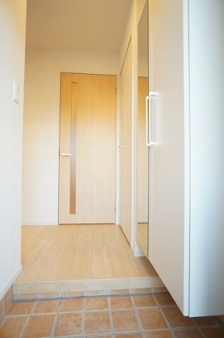 物件内観写真15　(きれいな玄関です)