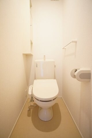 物件内観写真18　(シンプルで使いやすいトイレです)