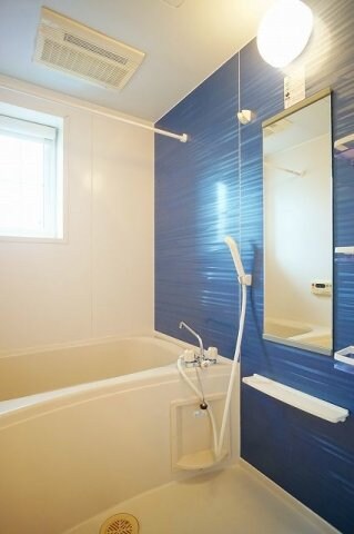 物件内観写真13　(落ち着いた空間のお風呂です)