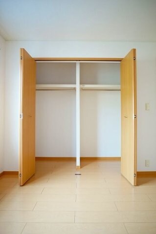 物件内観写真16　(収納豊富です)