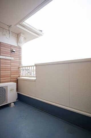 物件内観写真19　(外からの目が気にならないバルコニーで洗濯物が干せます)