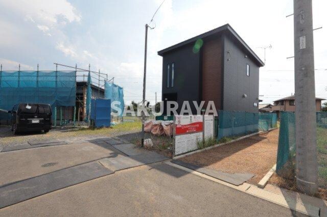 物件外観写真2　(2025年7月建築中。)