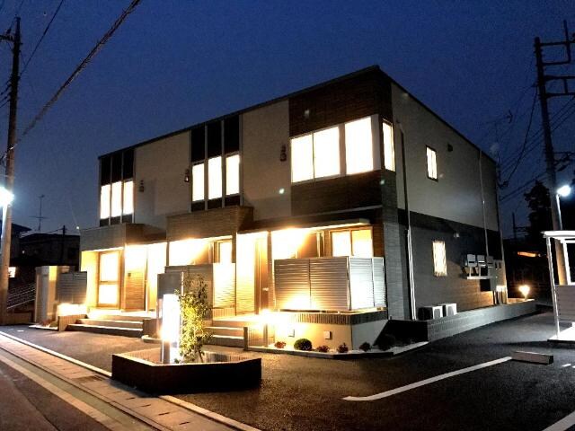 物件外観写真2　(外観写真（夜）)