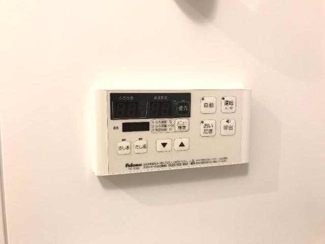 物件内観写真20　(浴室追焚きパネル)