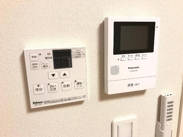 物件内観写真21　(給湯器リモコン、インターホン)