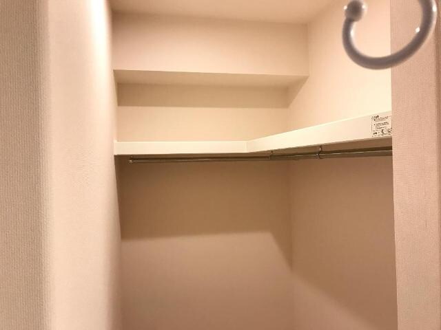物件内観写真24　(オープンウォークインクローゼット)