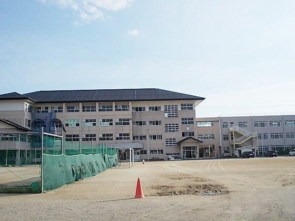 周辺環境(西中学校まで2400m)