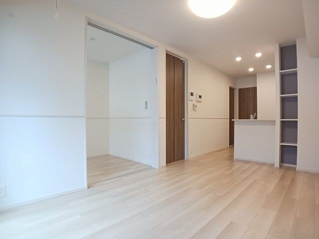 物件内観写真9　(おしゃれな居間です)