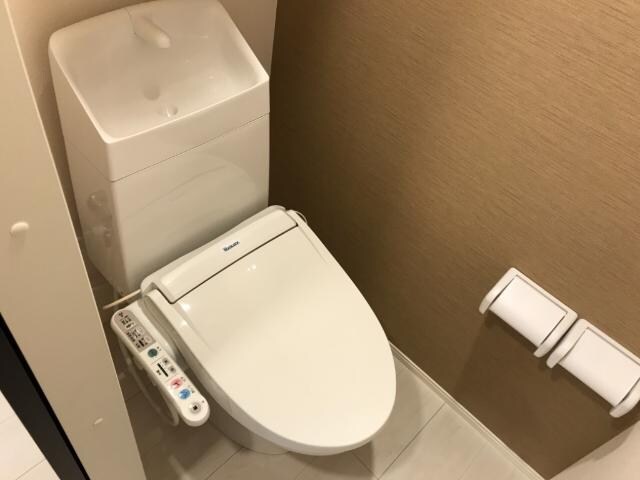 物件内観写真16　(シャワー付トイレ)