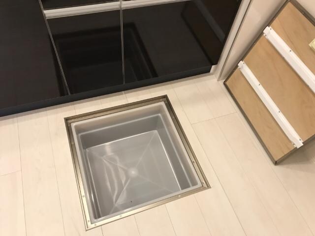 物件内観写真27　(床下収納)