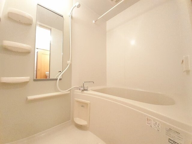 物件内観写真11　(ゆったり過ごせるお風呂です)