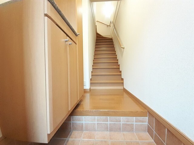 物件内観写真14　(収納もある玄関です)