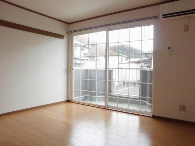 物件内観写真9　(おしゃれな居間です)