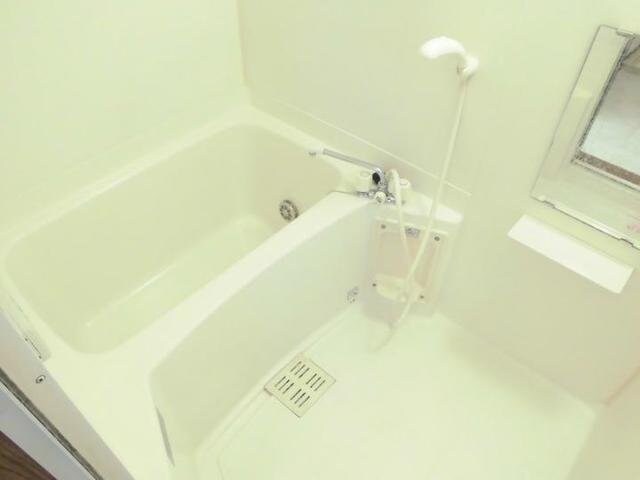 物件内観写真11　(きれいなお風呂です)