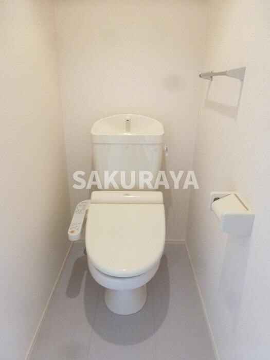 物件内観写真10　(冬でも温かく快適です。もちろん洗浄機能もついています。)