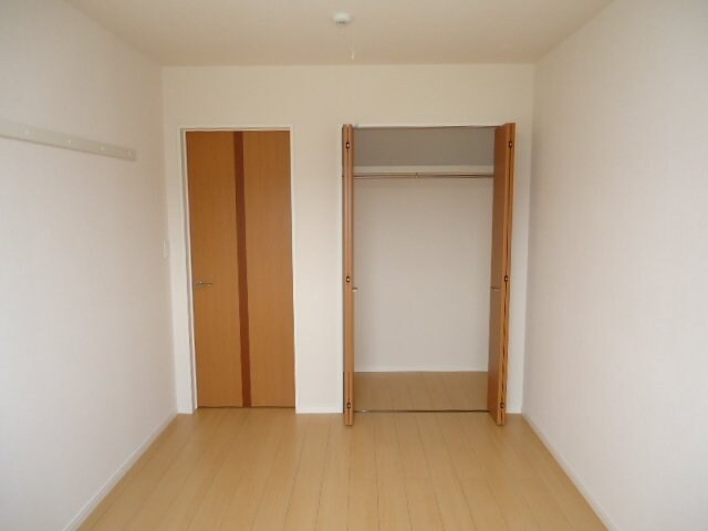 物件内観写真22　(北側洋室収納)