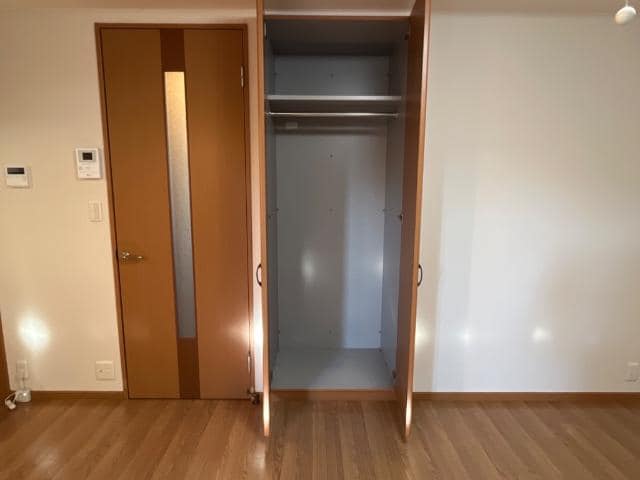 物件内観写真11　(リビング収納)