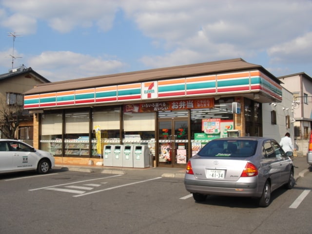 物件外観写真6　(セブンイレブン（コンビニ）まで700ｍ)