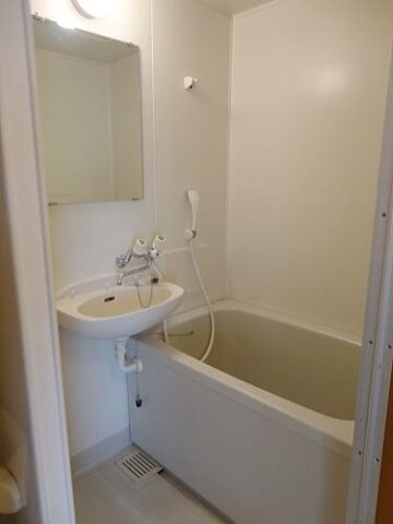 物件内観写真13　(ゆったり過ごせるお風呂です)