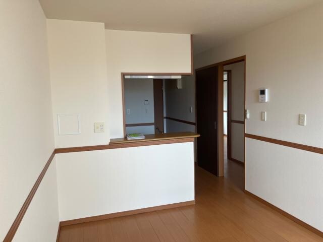 物件内観写真2　(リビング)