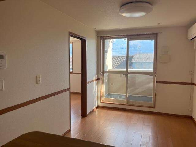 物件内観写真3　(リビング)